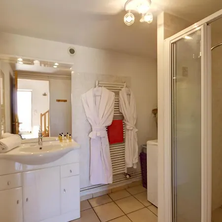 Holiday home Avec Jardin Privatif, Cheminee, Et Activites Nature Proches, Animaux Acceptes - Fr-1-496-66